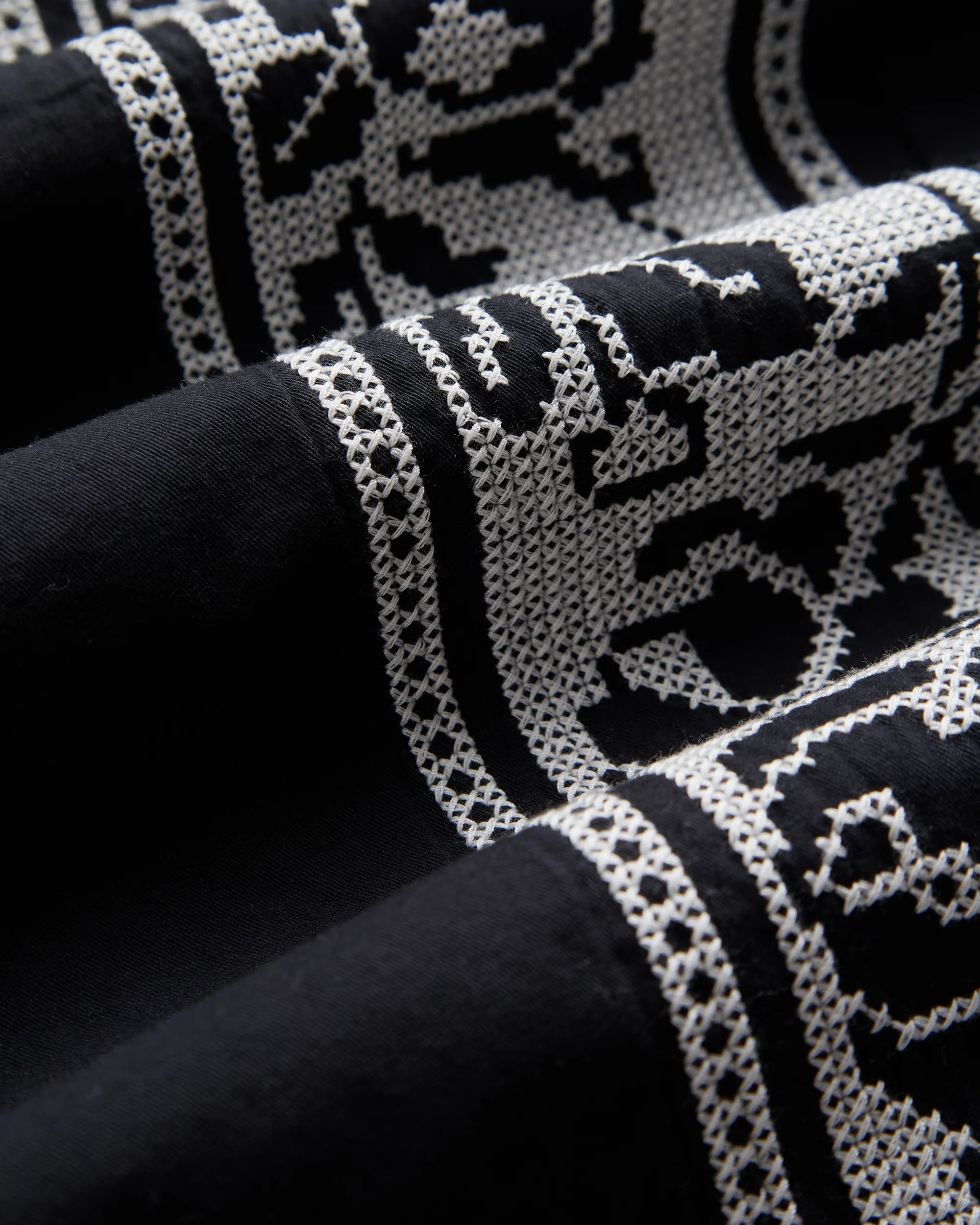 CROSS STITCH - BLACK - Image 4